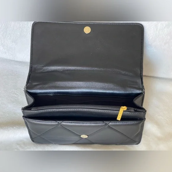 Vintage Chanel flap clutch quilted lambskin purse with gold Chanel CC logo. - Picture 8 of 15